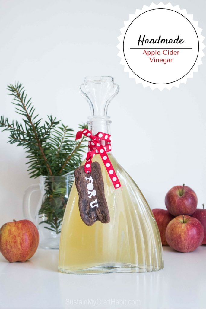 How to make your own apple cider vinegar | Easy DIY Christmas gift ideas including homemade apple cider vinegar | DIY holiday gifts | Simple handmade gift ideas #giftideas #ChristamsGifts #applecidervinegar #diy