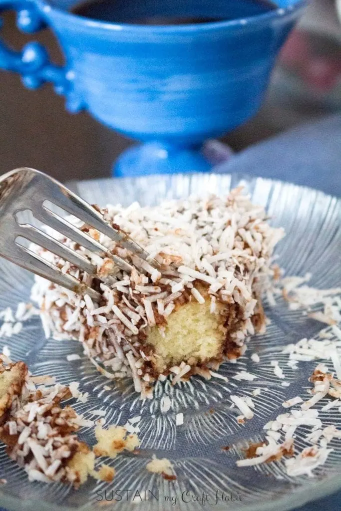 If you're looking for an easy dessert to treat your sweetie, try this chocolate and coconut coated mini-cake recipe (also known as cupavci). It's sure to become a family favourite in no-time!