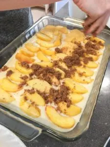 streusel cake with peaches