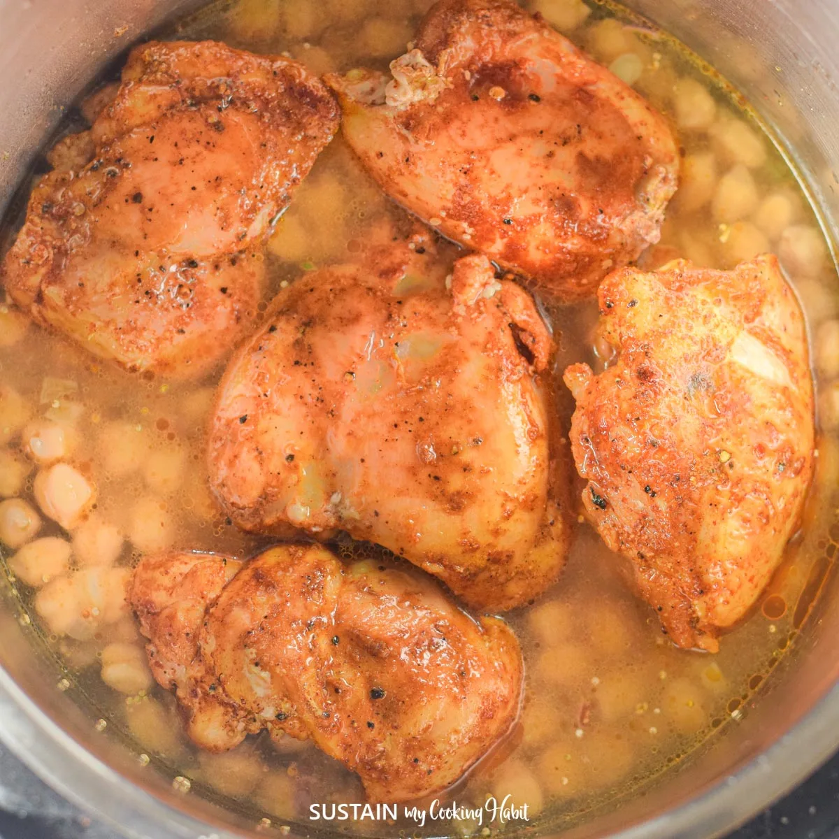 Adding cooked chicken thighs into the broth.
