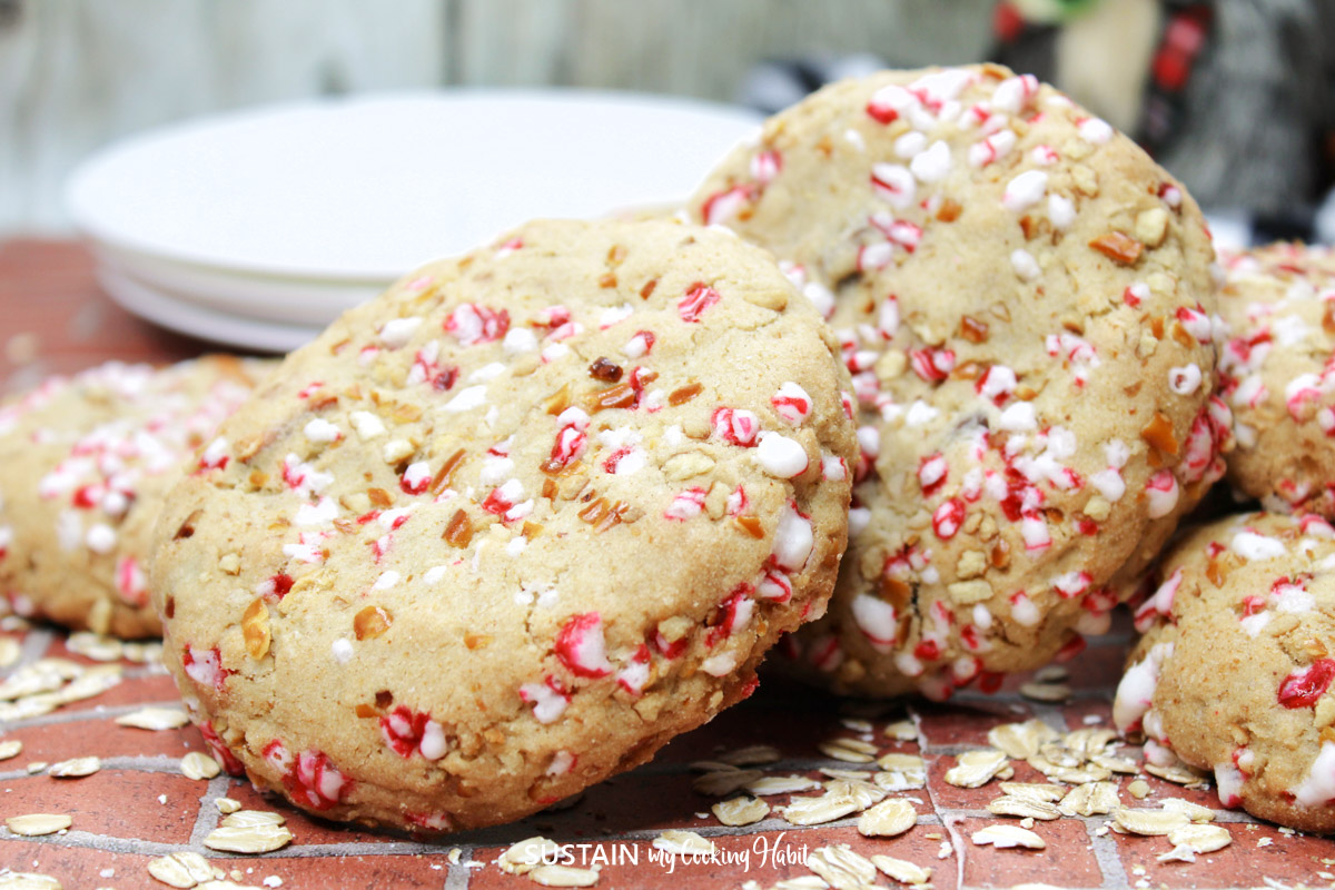 Crushed candy can oatmeal cookies.