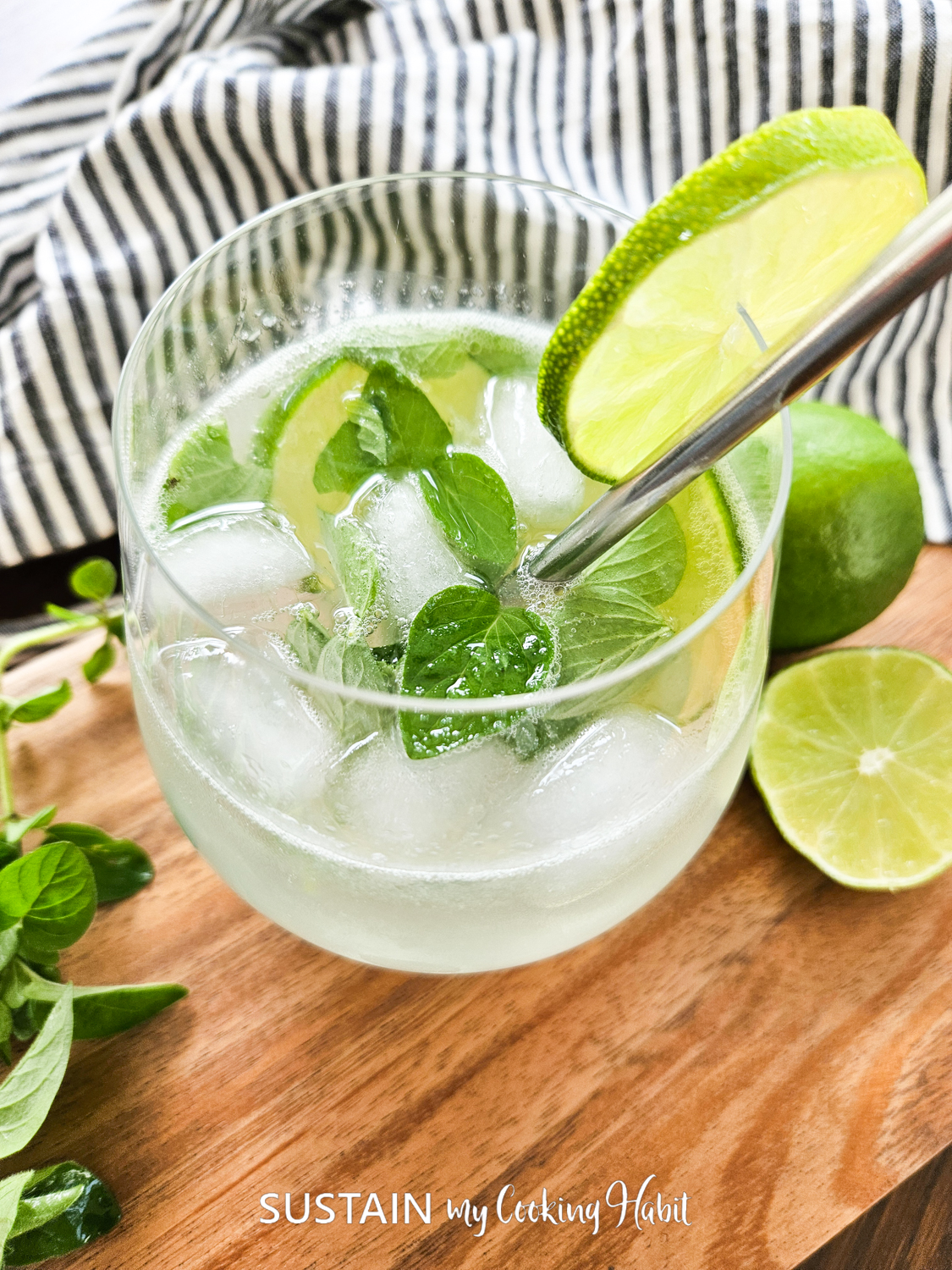 Virgin mojito mocktail with mint leaves, ice and straw.